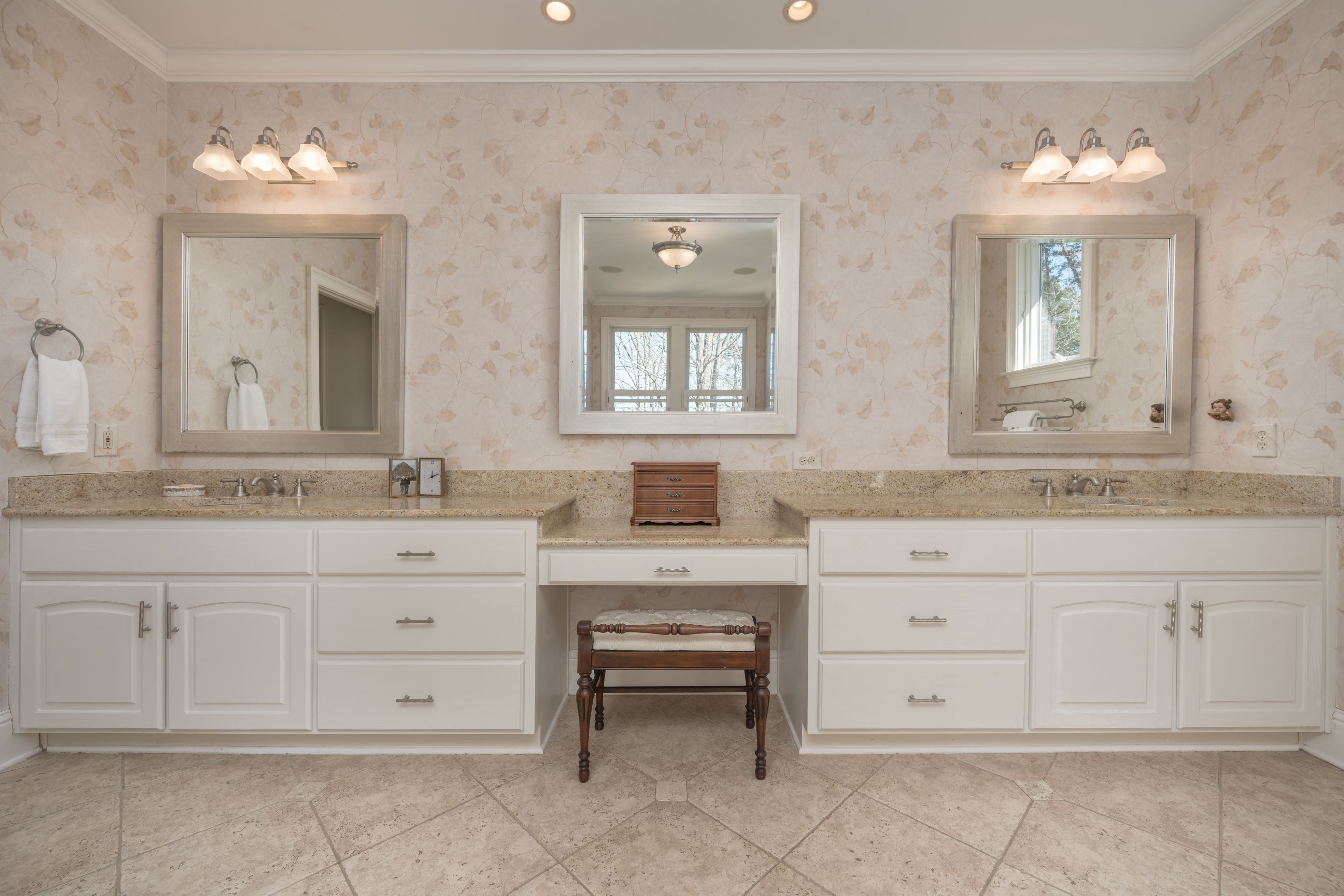 1041 Ruth's Way image 38